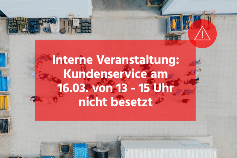 Gruppenbild der Stadtwerkemitarbeiter mit einem Achtung-Symbol